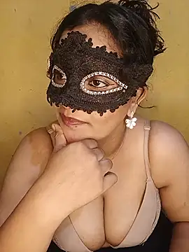 Snapshot of Crushme_cpl chatting on June 22, 2026, 7:11 pm Crushme cpl online show from June 22, 2026, 7:11 pm