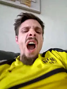 Snapshot of legars844 chatting on April 3, 2026, 12:44 pm legars844 online show from April 3, 2026, 12:44 pm