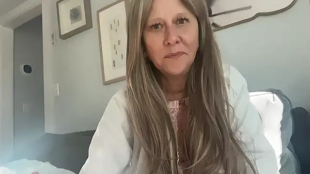 Snapshot of lillysworld chatting on March 28, 2026, 9:38 pm lillysworld online show from March 28, 2026, 9:38 pm