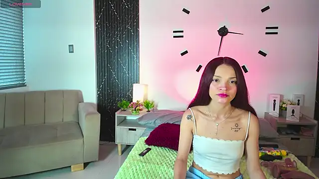 aurora petitee online show from April 25, 2026, 1:36 pm