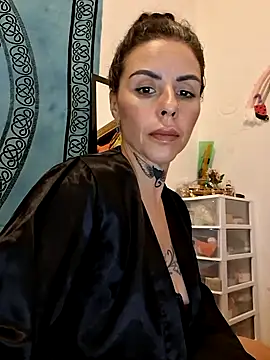 chiquitilla41 online show from May 16, 2026, 3:49 am