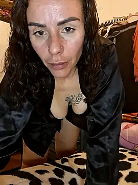 chiquitilla41 online show from May 21, 2026, 11:57 pm