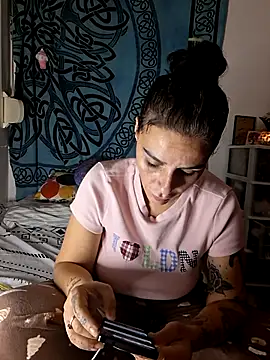chiquitilla41 online show from April 30, 2026, 9:52 pm