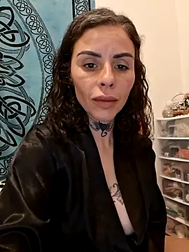 chiquitilla41 online show from May 14, 2026, 9:01 pm