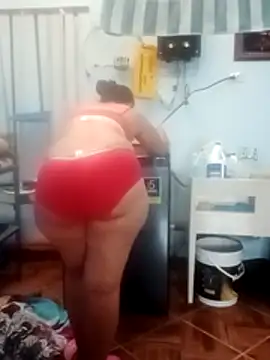 sexymomsn online show from June 3, 2026, 1:23 pm