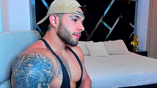 Raytorres online show from May 11, 2026, 8:39 pm