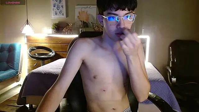 Snapshot of SantiTwinkyy chatting on March 28, 2026, 1:12 pm SantiTwinkyy online show from March 28, 2026, 1:12 pm