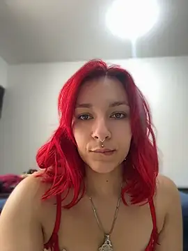 Snapshot of Amelie-RedHoney chatting on April 12, 2026, 6:44 pm Amelie-RedHoney online show from April 12, 2026, 6:44 pm
