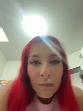 Snapshot of Amelie-RedHoney chatting on May 4, 2026, 8:44 pm Amelie-RedHoney online show from May 4, 2026, 8:44 pm