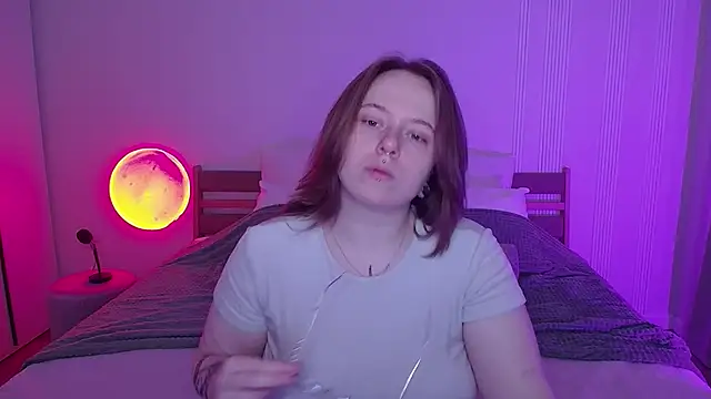 SelenaLily online show from April 9, 2026, 1:17 pm