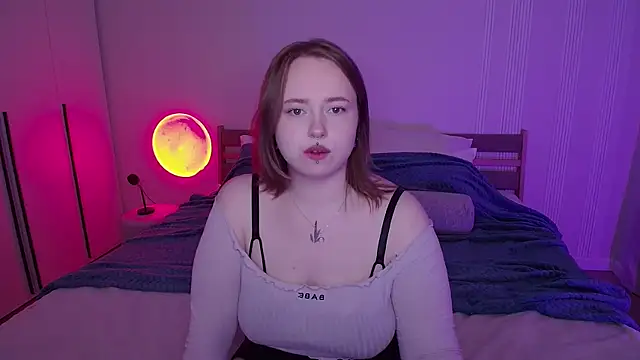 SelenaLily online show from April 14, 2026, 4:34 pm