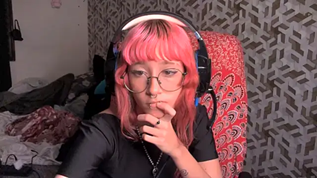 Snapshot of Moon_ chatting on August 7, 2026, 10:05 pm Moon online show from August 7, 2026, 10:05 pm