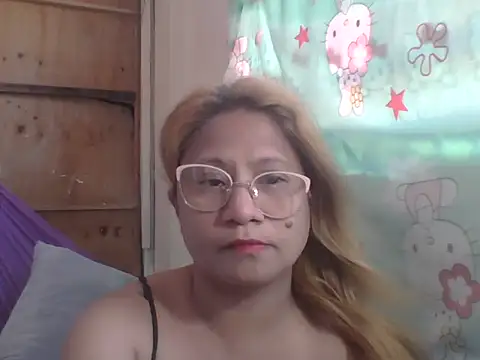 Snapshot of PinayChristine chatting on April 24, 2026, 8:38 am PinayChristine online show from April 24, 2026, 8:38 am