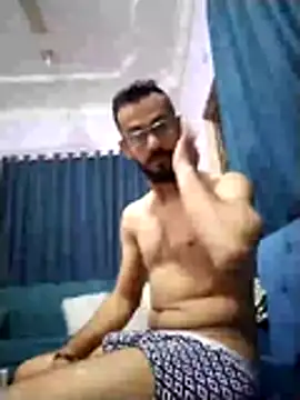 Alimohamed08 online show from April 8, 2026, 8:32 pm