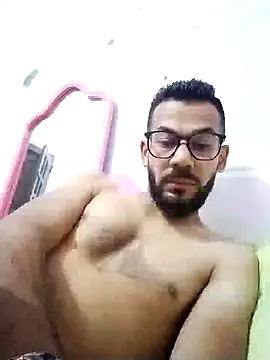 Alimohamed08 online show from May 6, 2026, 9:41 pm