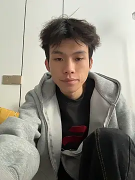 zzzzppp3 online show from May 9, 2026, 2:15 am