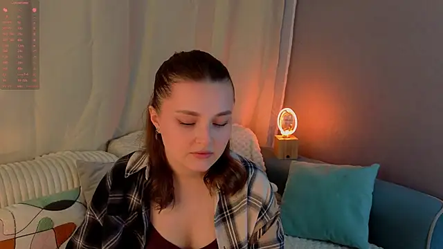 LorriMonz online show from June 5, 2026, 1:43 am