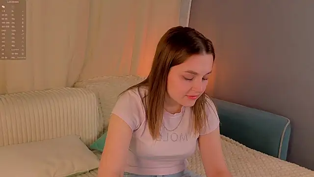 LorriMonz online show from June 17, 2026, 1:38 am