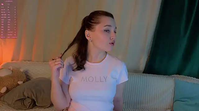 LorriMonz online show from June 1, 2026, 1:39 am