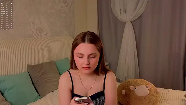 LorriMonz online show from June 20, 2026, 1:54 am