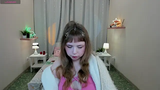 Snapshot of LeonaHicks chatting on March 26, 2026, 6:11 am LeonaHicks online show from March 26, 2026, 6:11 am