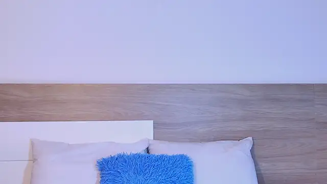 Snapshot of Elodie_Laurent chatting on March 25, 2026, 12:15 pm Elodie Laurent online show from March 25, 2026, 12:15 pm