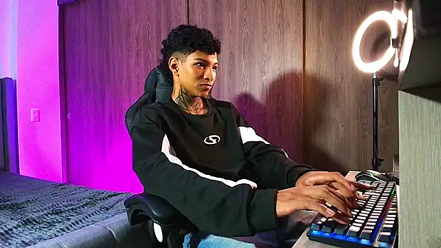 im Usuga online show from March 27, 2026, 4:54 am