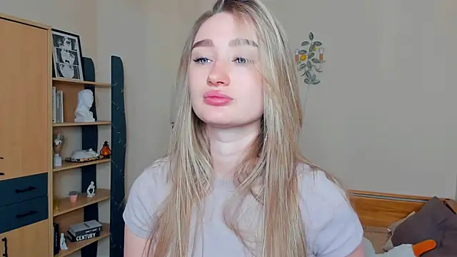 VioletteClaire online show from May 2, 2026, 7:24 am