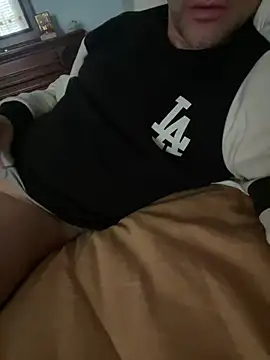 Ispanico1001 online show from April 14, 2026, 3:28 pm