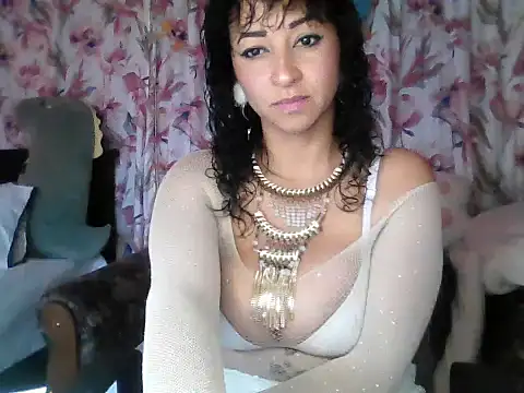 SusanCortez  online show from April 25, 2026, 6:05 pm