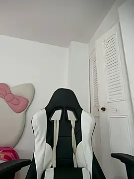 Valerie-S online show from May 5, 2026, 1:36 pm