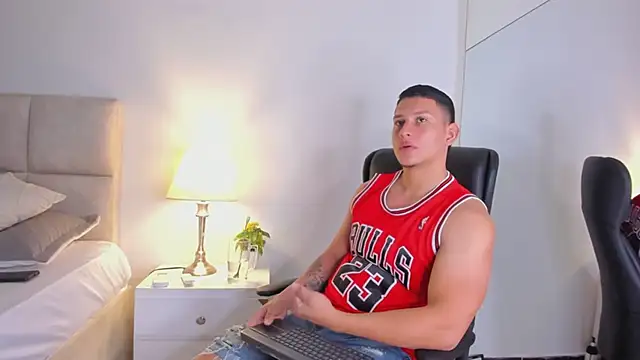Chriss Diamond online show from June 15, 2026, 8:41 pm