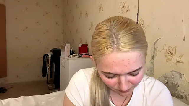 Sophia Blonde online show from April 5, 2026, 4:35 pm