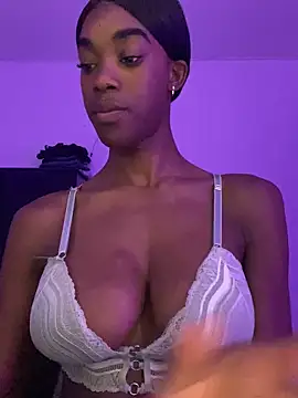 Snapshot of Lysii chatting on June 21, 2026, 11:27 am Lysii online show from June 21, 2026, 11:27 am