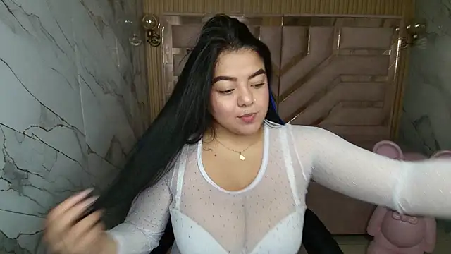 Snapshot of luna__r_ chatting on May 5, 2026, 7:39 pm luna r online show from May 5, 2026, 7:39 pm