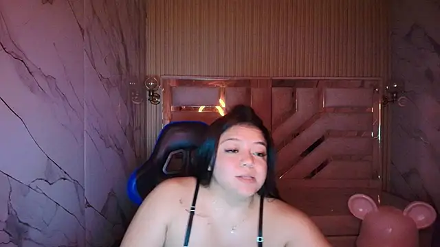Snapshot of luna__r_ chatting on May 9, 2026, 3:21 am luna r online show from May 9, 2026, 3:21 am