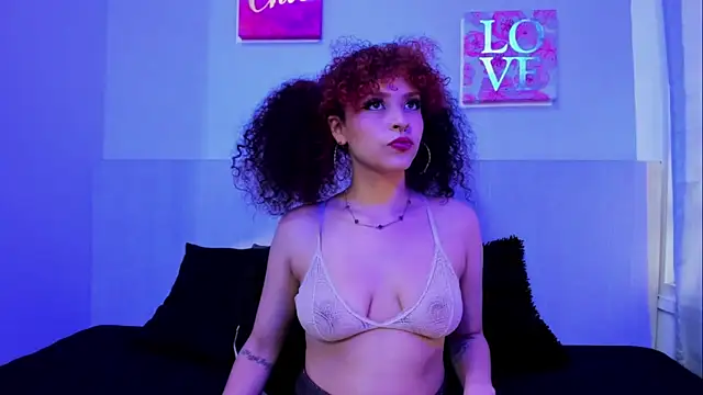 Snapshot of Naomi_Doll_ chatting on April 16, 2026, 8:20 pm Naomi Doll online show from April 16, 2026, 8:20 pm