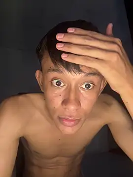 Snapshot of io_skay chatting on March 24, 2026, 10:43 pm io skay online show from March 24, 2026, 10:43 pm