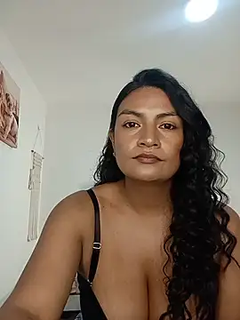 moon  issa online show from July 6, 2026, 2:07 am