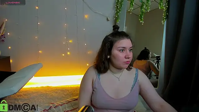 Snapshot of Maya_Raay chatting on May 4, 2026, 1:09 am Maya Raay online show from May 4, 2026, 1:09 am