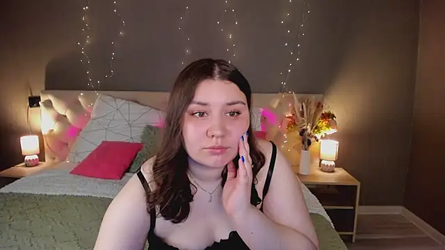 Snapshot of Maya_Raay chatting on April 9, 2026, 1:18 am Maya Raay online show from April 9, 2026, 1:18 am