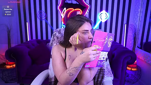 HeyKitten online show from June 7, 2026, 7:30 pm