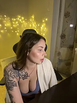 Grace Julia online show from March 28, 2026, 6:53 pm