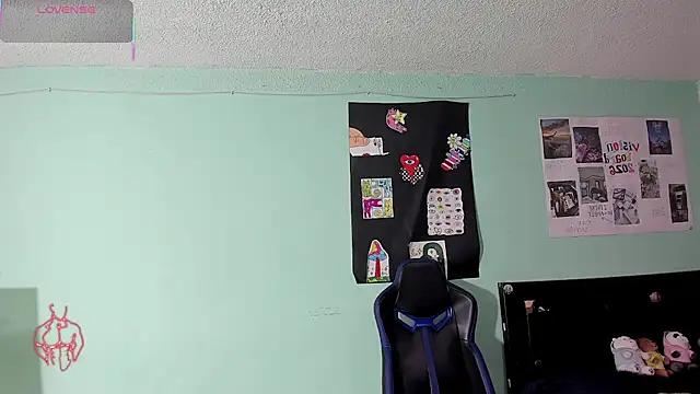 TYLERhHOT2005 online show from April 28, 2026, 11:09 pm