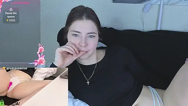 Snapshot of honey_cherrry chatting on April 28, 2026, 2:27 am honey cherrry online show from April 28, 2026, 2:27 am