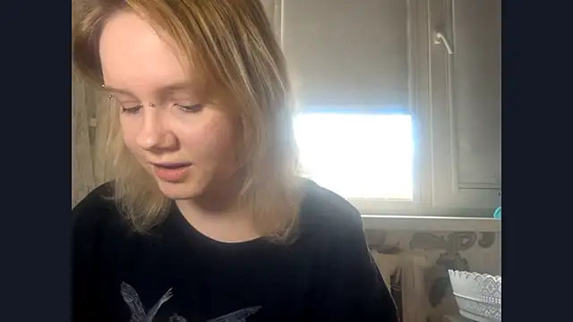 Snapshot of KrystenHoye chatting on April 5, 2026, 12:23 pm KrystenHoye online show from April 5, 2026, 12:23 pm