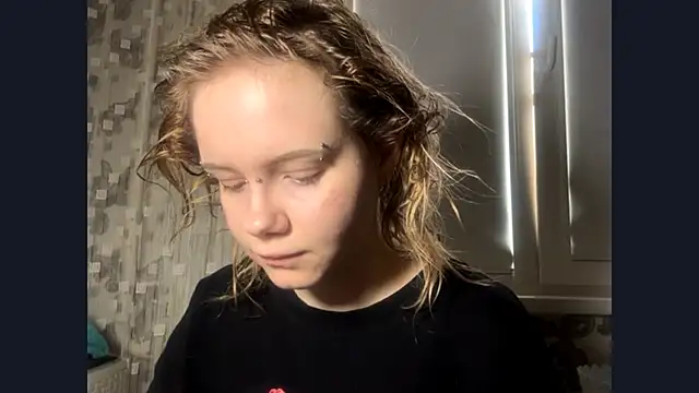 Snapshot of KrystenHoye chatting on April 3, 2026, 7:48 am KrystenHoye online show from April 3, 2026, 7:48 am