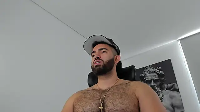 simonleon27 online show from May 17, 2026, 4:29 pm
