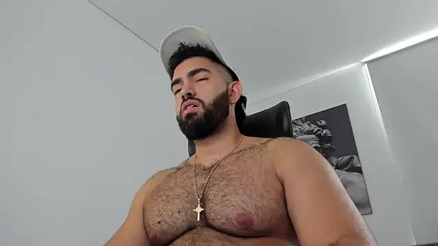 simonleon27 online show from June 24, 2026, 9:23 pm