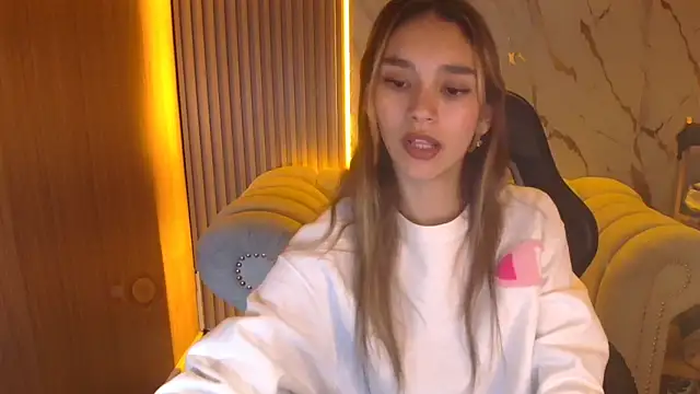 Snapshot of Paulin_roses_tf chatting on April 14, 2026, 2:00 pm Paulin roses tf online show from April 14, 2026, 2:00 pm